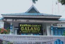 Photo of Oknum Kadus dan Bendahara Bekerja Rangkap Warga Desa Kramat Gajah Lapor ke Camat