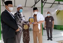 Photo of Wakil Bupati DS Apresiasi Ponpes Al Qomariyah Salurkan 500 Paket Sembako kepada Dhuafa