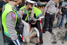 Photo of Ketakutan Lalui Razia Helm, Ternyata Pemuda Ini Kantongi Sabu