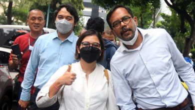 Photo of Berstatus Tersangka, Haris Azhar dan Fatia Maulidiyanti Tidak Ditahan Polisi