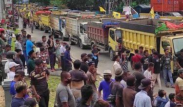 Photo of Lengkap Sudah! Disaat Masalah Ibu-ibu Antre Migor Belum Selesai Masalah Baru Datang, Bapak-bapak Antre Solar