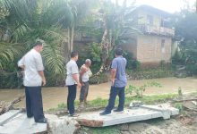 Photo of Camat Galang Tinjau Lokasi Banjir di Desa Kelapa Satu