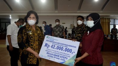 Photo of KSP Dan Jamsostek Sambangi Kabupaten Karo, Bupati Karo Serahkan Secara Simbolis Klaim Santunan Kematian Kepada Ahli Waris