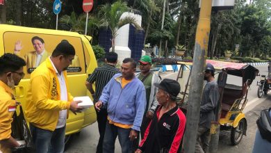 Photo of Partai Golkar Deli Serdang Bagi-bagi Nasi Berkah di Lubuk Pakam
