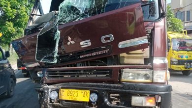 Photo of Colt Diesel Kontra Truk Tanki di Depan Gerbang Tol Sei Rampah, 1 Tewas, 1 Luka Parah