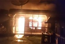 Photo of Diduga Korsleting Listrik, 4 Rumah Warga di Simalungun Ludes Terbakar