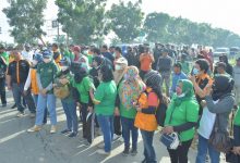 Photo of Sudah 3 Hari Ratusan Karyawan PTPN2 Bertahan di Areal HGU Tanjung Garbus