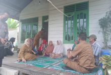 Photo of Wabup Labuhanbatu Kunjungi Keluarga Korban Tenggelam