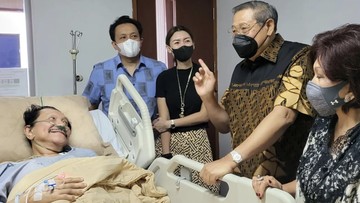Photo of Susilo Bambang Yudhoyono (SBY) Menjenguk eks Kepala BIN Jenderal (Purn) AM Hendropriyono