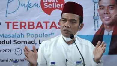 Photo of Penyelamat Orang Tua yang Sudah Wafat dari Siksa Kubur, Ustadz Abdul Somad: Lakukan 6 Amalan Ini