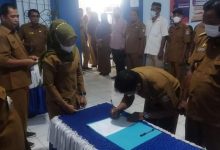 Photo of Bergantinya Kepemimpinan, 7 Kepala Desa Laksanakan Sertijab yang Dipimpin Camat Galang M Faisal Nasution