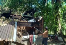 Photo of Angin Kencang Terjang Palas, Atap Rumah Warga Desa Ujung Batu IV Beterbangan