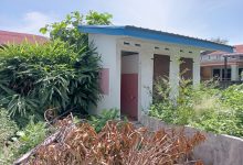 Photo of Sekdis Pendidikan Tegur Korcam Kamar Mandi SDN Punden Rejo Ditumbuhi Belukar