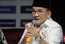 Photo of Unggah Meme Anies Pakai Baju Adat Papua, Ruhut Sitompul Dilaporkan ke Polisi