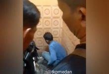 Photo of Kloset Kamar Mandi Warga Labusel Dibongkar, Polisi Temukan Bungkusan Berisi Sabu