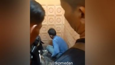 Photo of Kloset Kamar Mandi Warga Labusel Dibongkar, Polisi Temukan Bungkusan Berisi Sabu