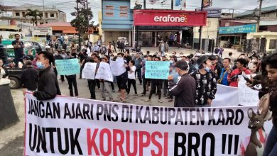 Photo of Ratusan Massa “GEMUK” Geruduk Kejari Karo Dan Minta Kajari Mundur Segera Dari Jabatannya