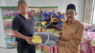 Photo of Tahfidz Qur’an Masjid Jami’ Galang Terima Seperangkat Tempat Tidur dari H Amran di Pekanbaru