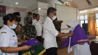 Photo of 10 Orang Calon Jemaah Haji Kabupaten Karo Dilepas dan Dijunjungi Beras Piher