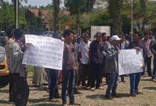 Photo of Warga Desa Gonting Demo ke Kantor Dinas PMD Padanglawas Terkait Calon Pikades