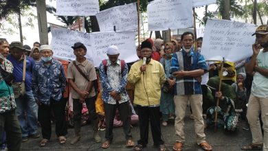 Photo of Demo Pensiunan Kebun Batu Rata Minta Pesangon Dibayar
