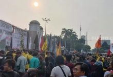 Photo of Tuntut Dibukanya Draf RKUHP Didepan Publik, Mahasiswa dan Mayarakat Demo di Gedung DPR-MPR