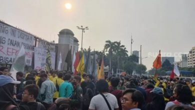 Photo of Tuntut Dibukanya Draf RKUHP Didepan Publik, Mahasiswa dan Mayarakat Demo di Gedung DPR-MPR