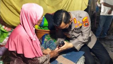 Photo of Wujud Kepedulian Polri, Kapolresta Deli Serdang Berikan Bantuan Kepada Warga Miskin di Tanjung Morawa