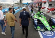 Photo of Cerita Lucu Anies Saat Jajal Safety Car Formula E Jakarta