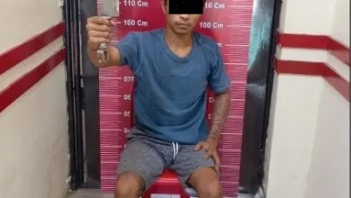 Photo of Coba Melawan Saat Hendak Ditangkap di Warung Tuak, Polisi Tembak Kaki Perampok Sadis di Medan