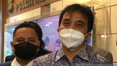 Photo of Diperiksa Sebagai Tersangka, Roy Suryo Tidak Ditahan Karena Sakit