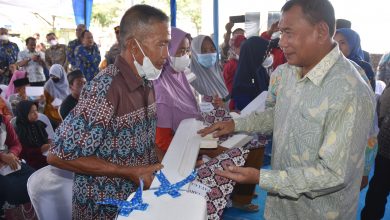 Photo of Bupati Deli Serdang Hadiri Penyerahan Kunci 18 Unit Bedah Rumah Siap Huni di Batang Kuis