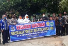 Photo of Cegah Penyebaran PMK, Forkopimcam Galang Lakukan Pendampingan Giat Vaksinasi di Desa Bandar Kuala