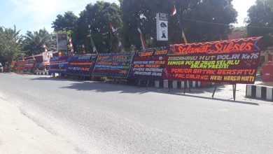 Photo of HUT Ke 76 Bhayangkara, Markas Polsek Galang Dibanjiri Papan Bunga Ucapan Selamat