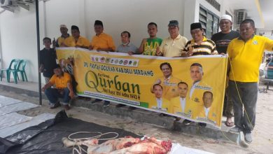 Photo of Golkar Delser Bagikan Seribu Kupon Kurban
