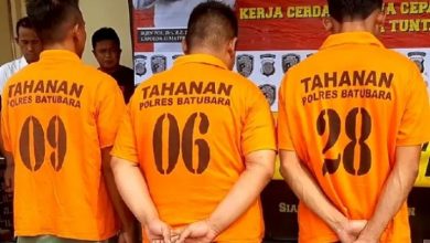 Photo of Polisi Tangkap 3 Orang Pembobol gudang di Batu Bara, 2 Pelaku Diberi Tindakan Tegas Terukur