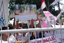 Photo of Ratusan Warga STM Hilir Unjuk Rasa ke Kantor Bupati Deli Serdang