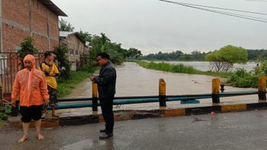 Photo of Camat Muhammad Faisal Tinjau Sejumlah Wilayah Banjir di Galang