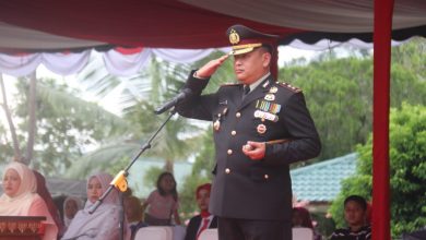 Photo of Kapolres Palas Inspektur Upacara Penurunan Bendera HUT RI ke-77 di Palas