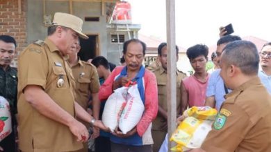 Photo of Korban Kebakaran di Madina Dapat Bantuan dari Bupati