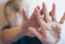 Photo of Seorang Wanita Jadi Tersangka Kasus Pengeroyokan, Pengacara: Dia Itu Korban!