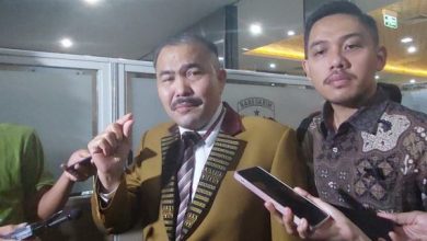 Photo of Tanyakan Keberadaan HP dan Pakaian Brigadir J ke Penyidik, Kamaruddin: Mereka Tak Berani Menjawab