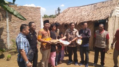 Photo of Camat Kunjungi 2 Anak yang Putus Sekolah Karena Tidak Mampu di Tanjung Morawa