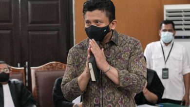 Photo of Misteri Buku Hitam Sambo, IPW Curiga Ada Nama-nama Jenderal Polisi yang Terima Gratifikasi