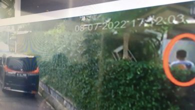 Photo of Gambar dari Kamera CCTV Perlihatkan Saat Brigadir J Masih Hidup dan Berdiri di Taman