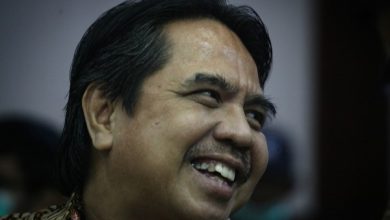Photo of Ade Armando Dikecam, Salahkan Suporter di Tragedi Kanjuruhan