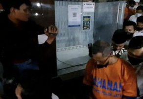 Photo of Tragedi Kanjuruhan, 6 Tersangka Resmi Ditahan di Polda Jatim