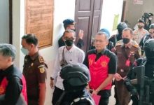 Photo of Hendra Kurniawan Cs Tiba di PN Jaksel, Jalani Sidang Obstruction of Justice