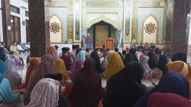 Photo of Peringatan Maulid Nabi di Masjid Al Iklashiyah, Ustadz Abdul Halim Al-Fadilah Ajak Ummat Meneladani Nabi Muhammad SAW