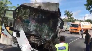 Photo of Seorang Penumpang Tewas, Bus PMS Tabrak Truk Tangki di Jalinsum Torgamba